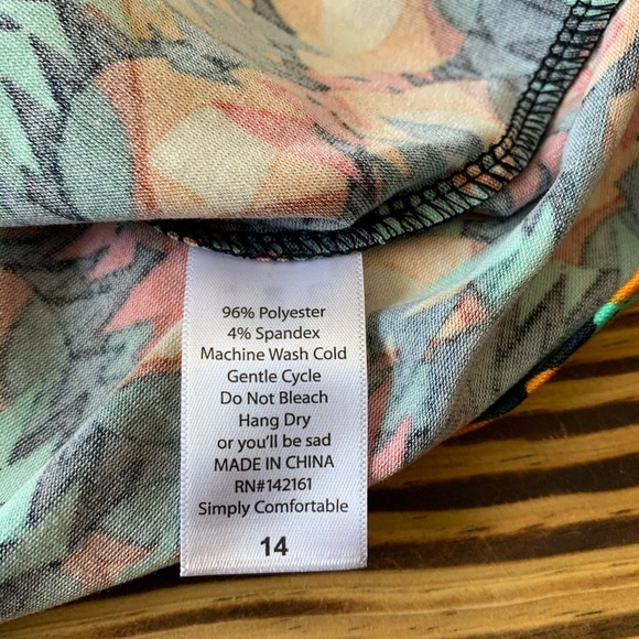 LuLaRoe Gracie Short Sleeve Top - Picture 5 of 5